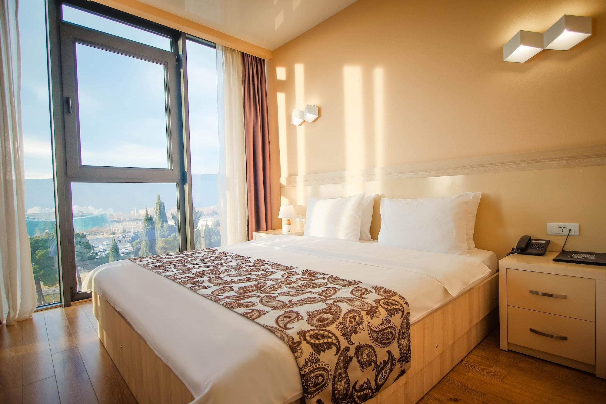 Iveria Inn Hotel Тбилиси Екстериор снимка