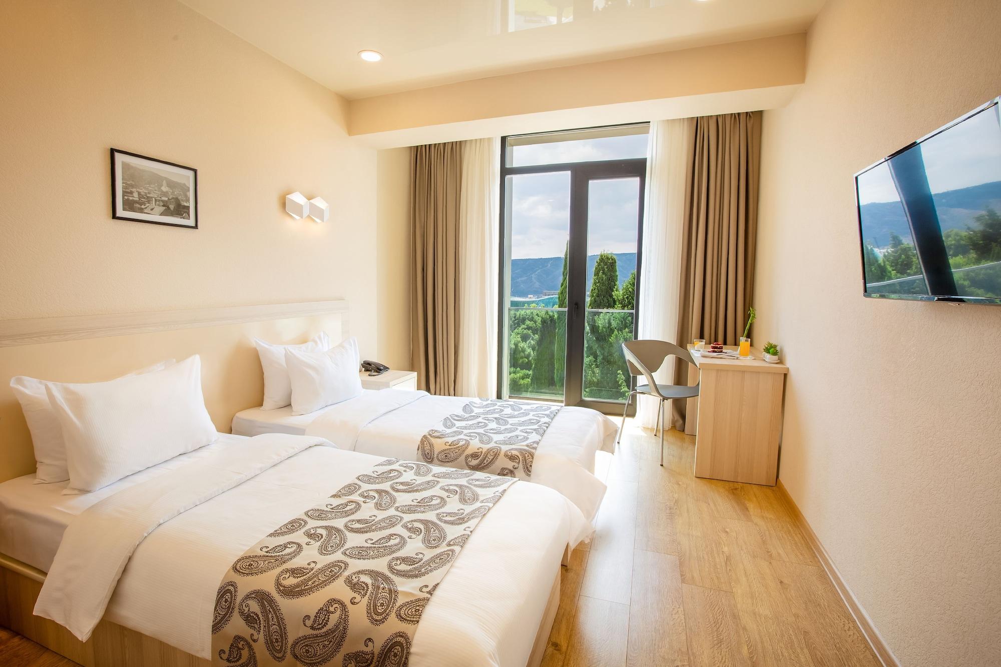 Iveria Inn Hotel Тбилиси Екстериор снимка