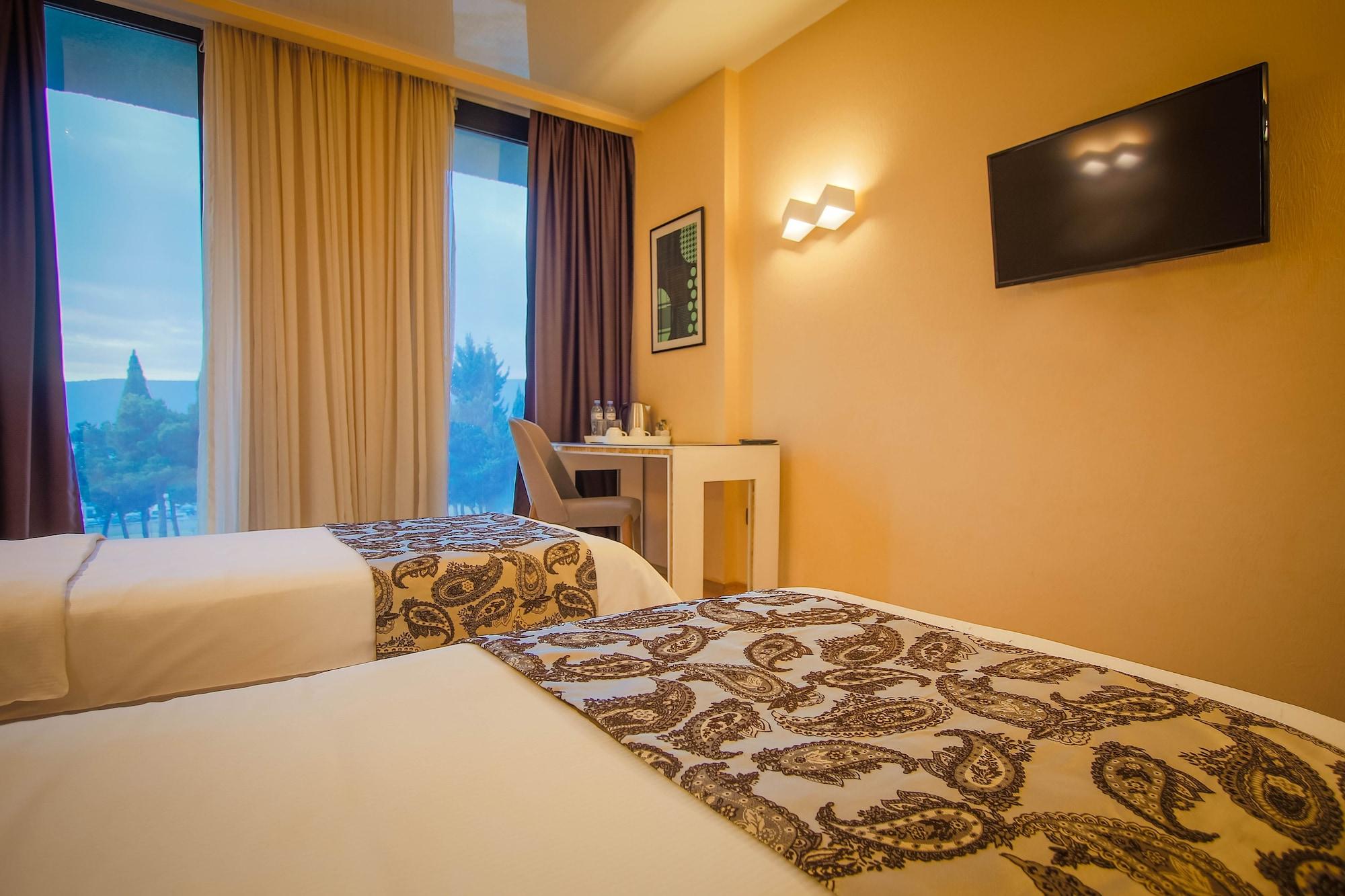 Iveria Inn Hotel Тбилиси Екстериор снимка