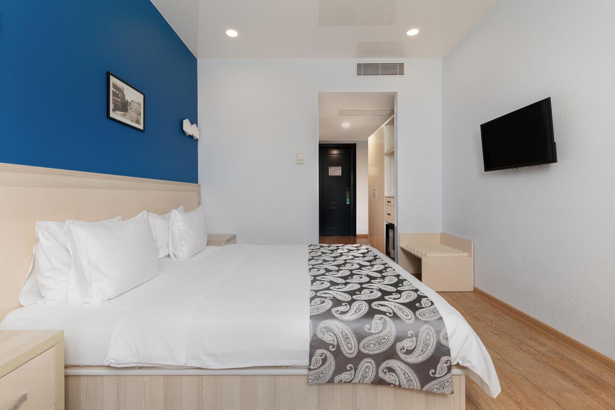 Iveria Inn Hotel Тбилиси Екстериор снимка