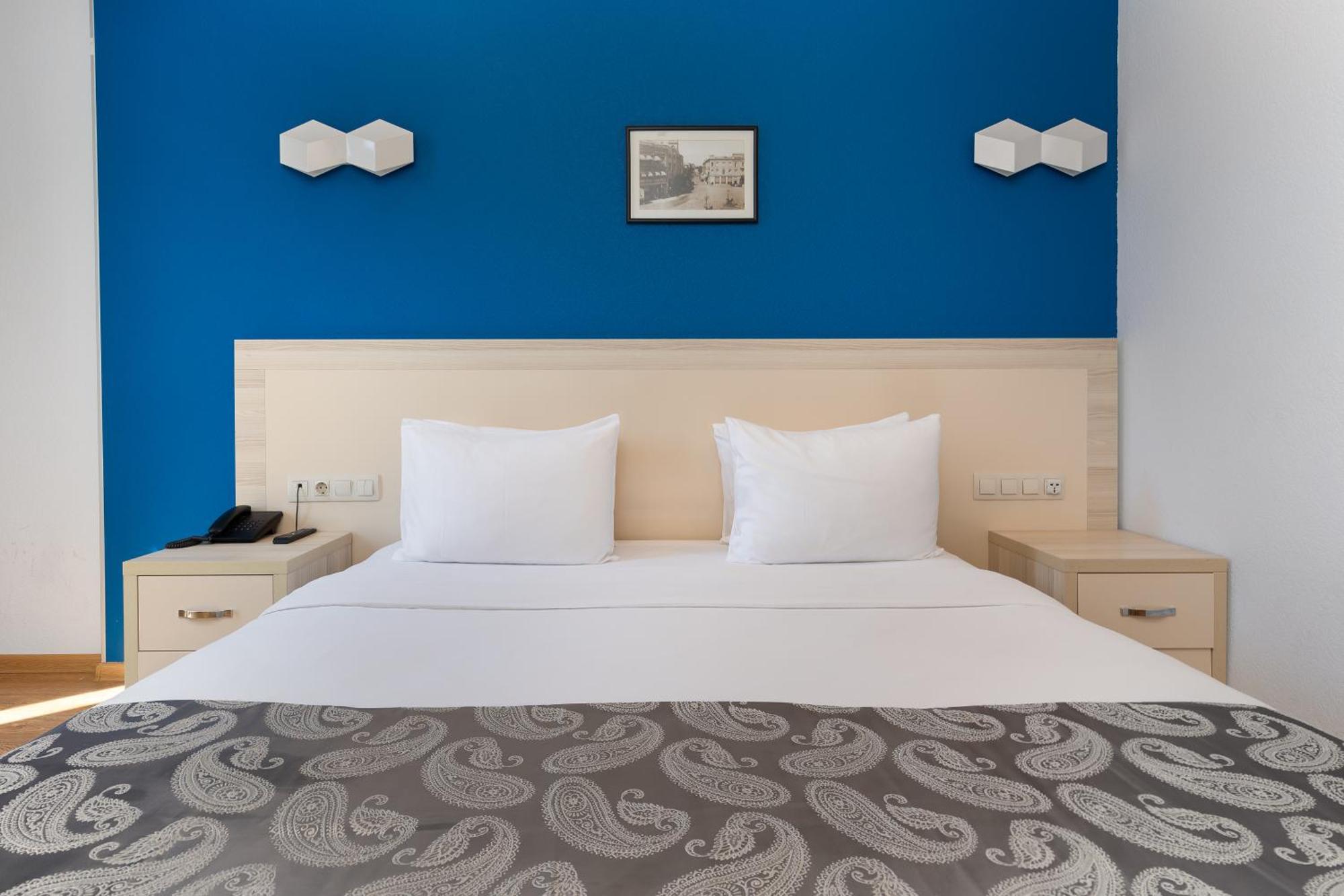 Iveria Inn Hotel Тбилиси Екстериор снимка