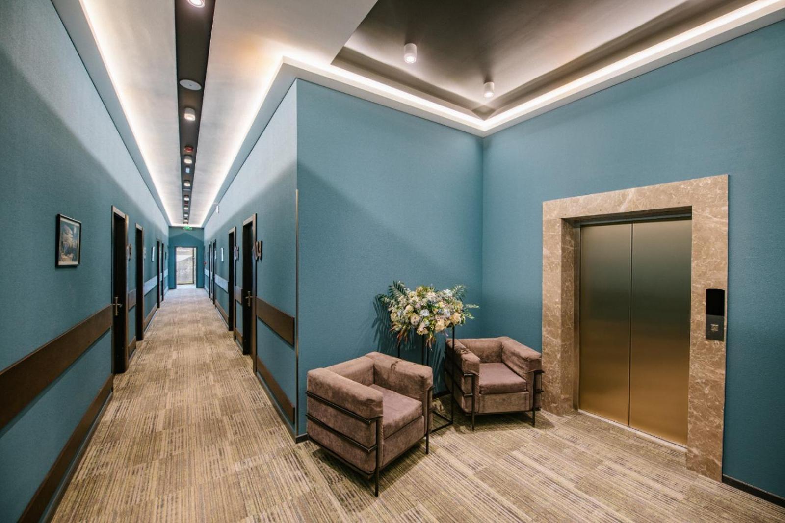 Iveria Inn Hotel Тбилиси Екстериор снимка