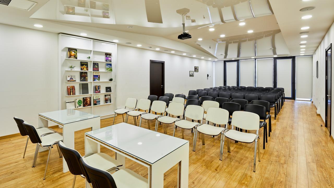 Iveria Inn Hotel Тбилиси Екстериор снимка